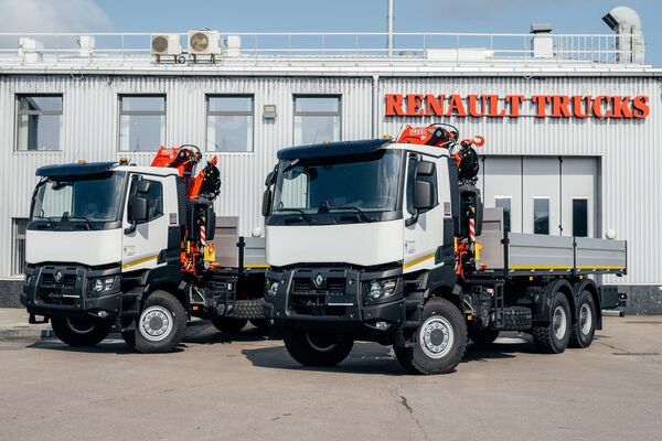 Изготовлена крупная партия бортовых автомобилей Renault Trucks с КМУ Fassi серии Medium duty