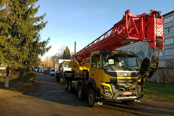 40-тонный автокран Palfinger Sany впервые в Украине смонтирован на грузовом шасси VOLVO