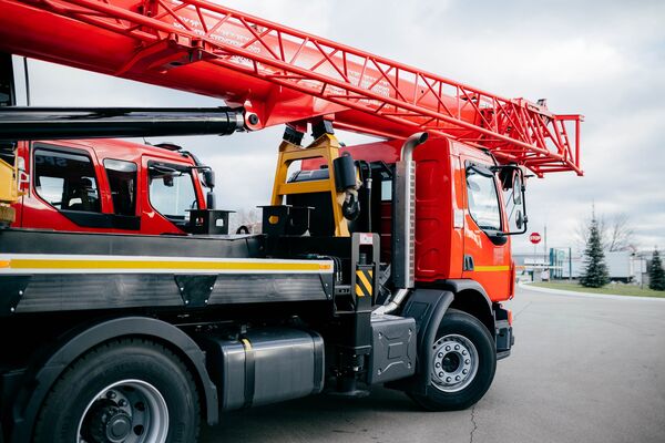 Виготовлено новий автокран 25 т на базі RENAULT TRUCKS