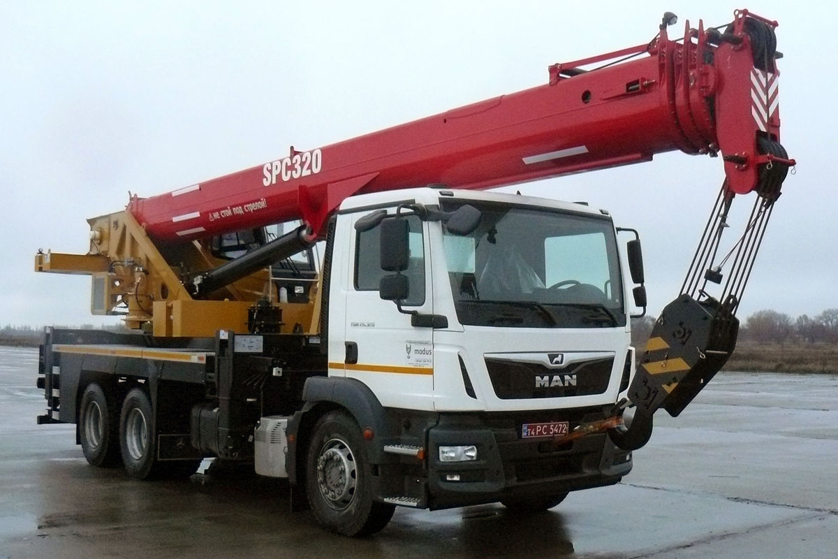 Нефтяники Украины подарили себе на Новый Год 32-тонный автокран Palfinger Sany на базе MAN