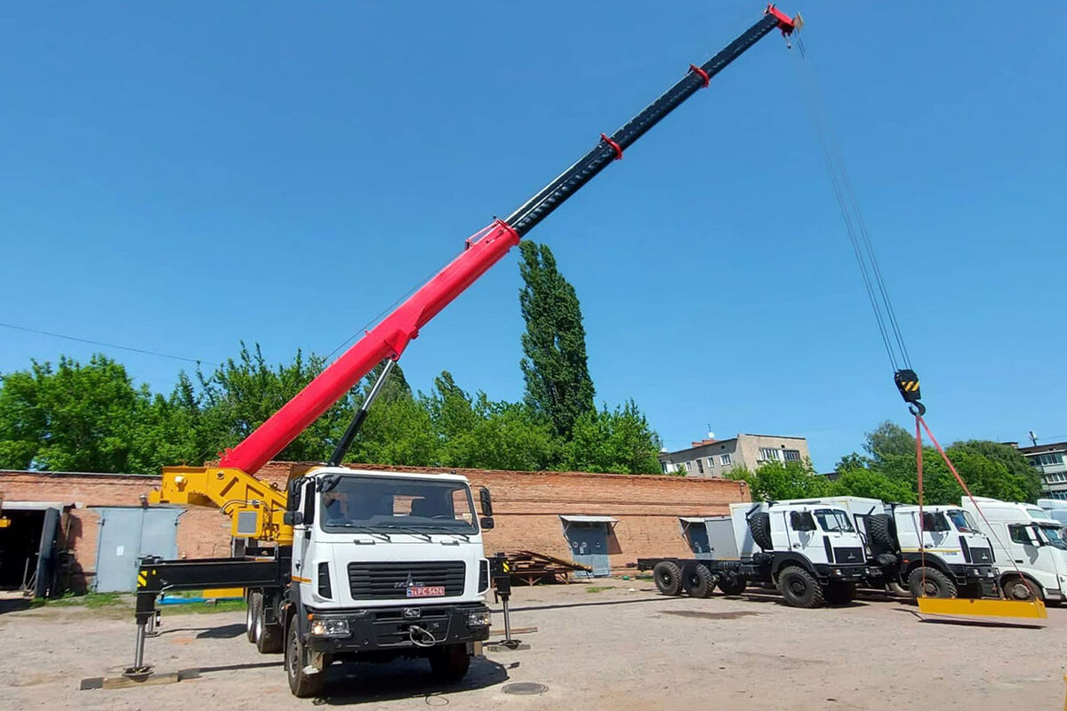Корпорация ДТЭК приобрела 32-тонный автокран