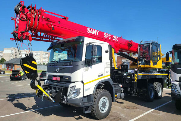 Изготовлено 5 новых 25-тонных кранов SANY SPC250 на базе VOLVO 6×6