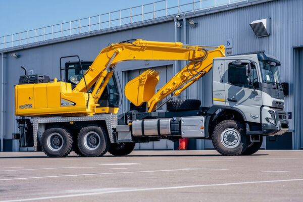 Виготовлено та поставлено колісний екскаватор MODUS на VOLVO FMX 6×6
