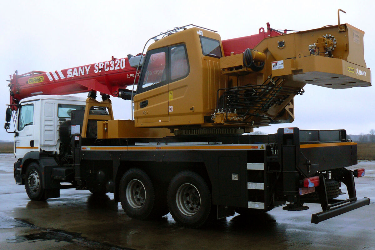 Столичная строительная компания приобрела 32-тонный автокран Palfinger Sany