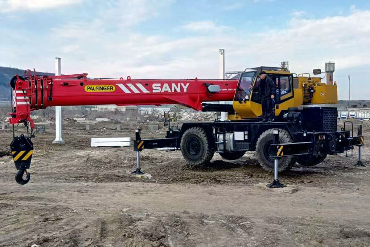 Короткобазный самоходный кран Palfinger Sany SRC350 C уже успешно работает в Украине
