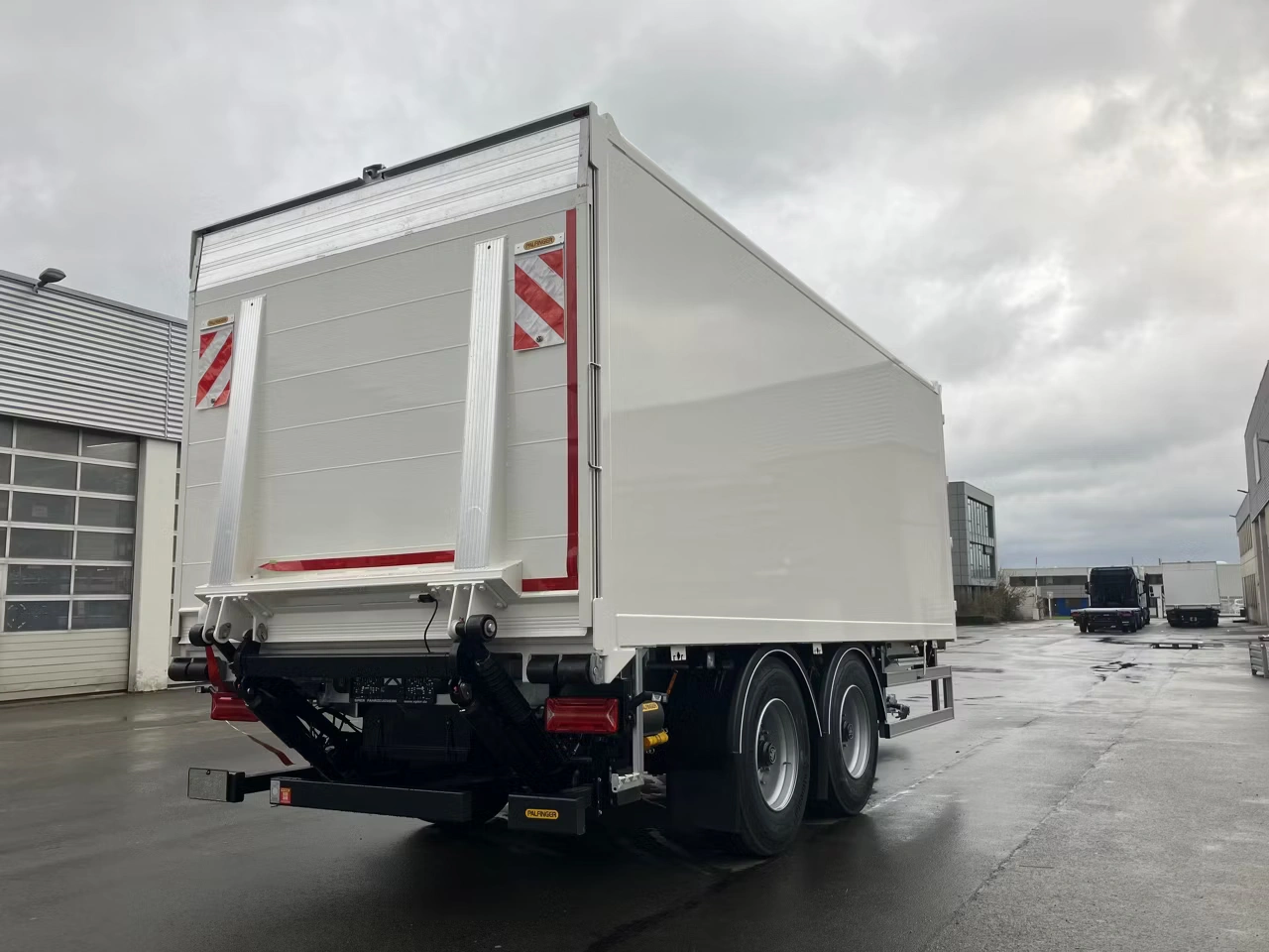 Консольний підйомники заднього борту MBB C 2500 S