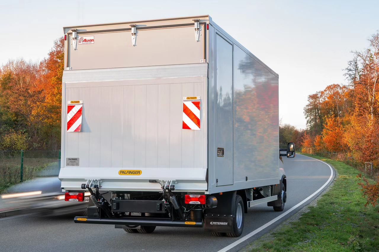 MBB PTC 1000 LLW Cantilever Tail Lift