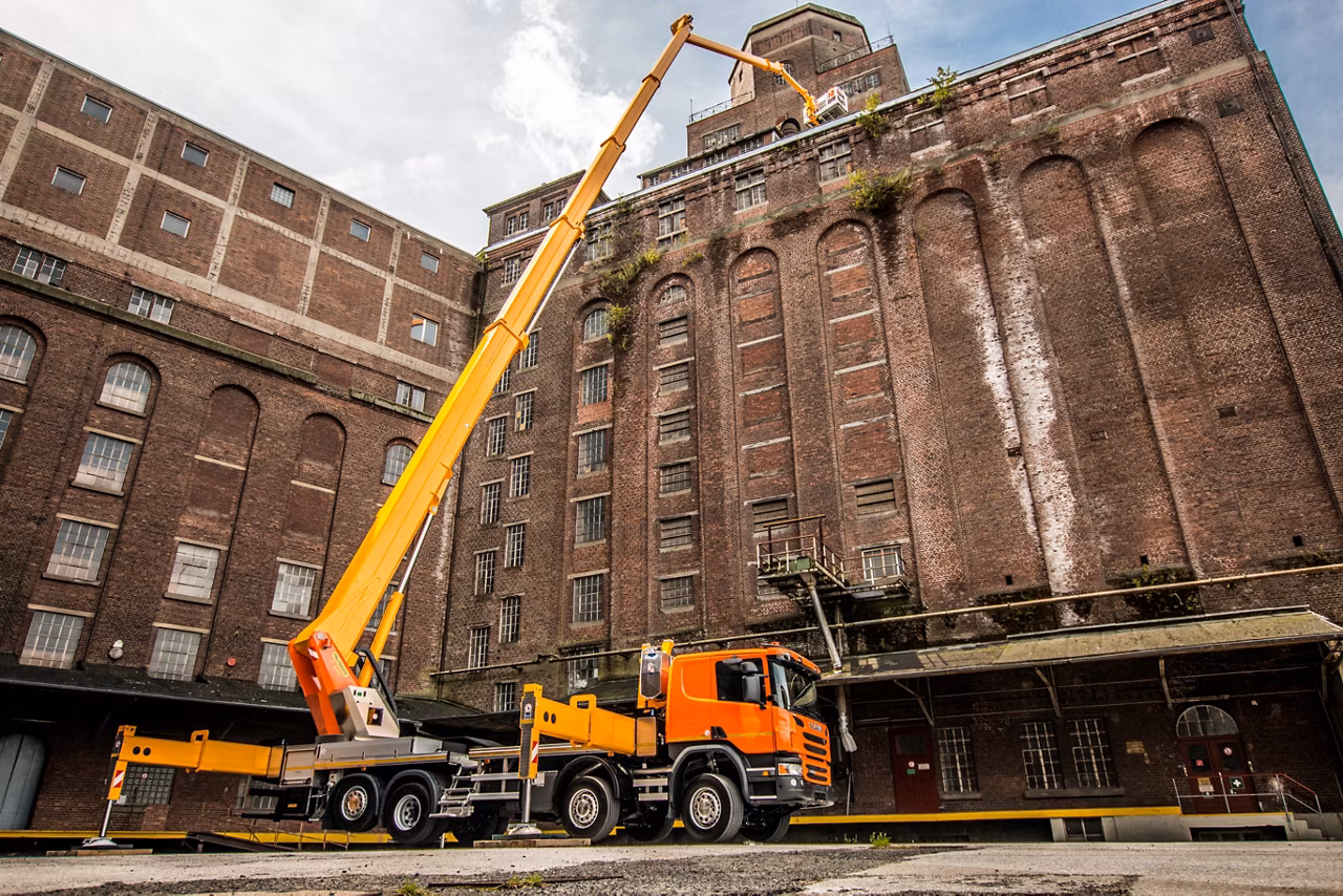 Auto hydraulic lift Palfinger P 640