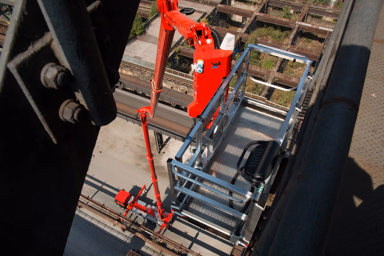 Auto hydraulic lift Palfinger P 570
