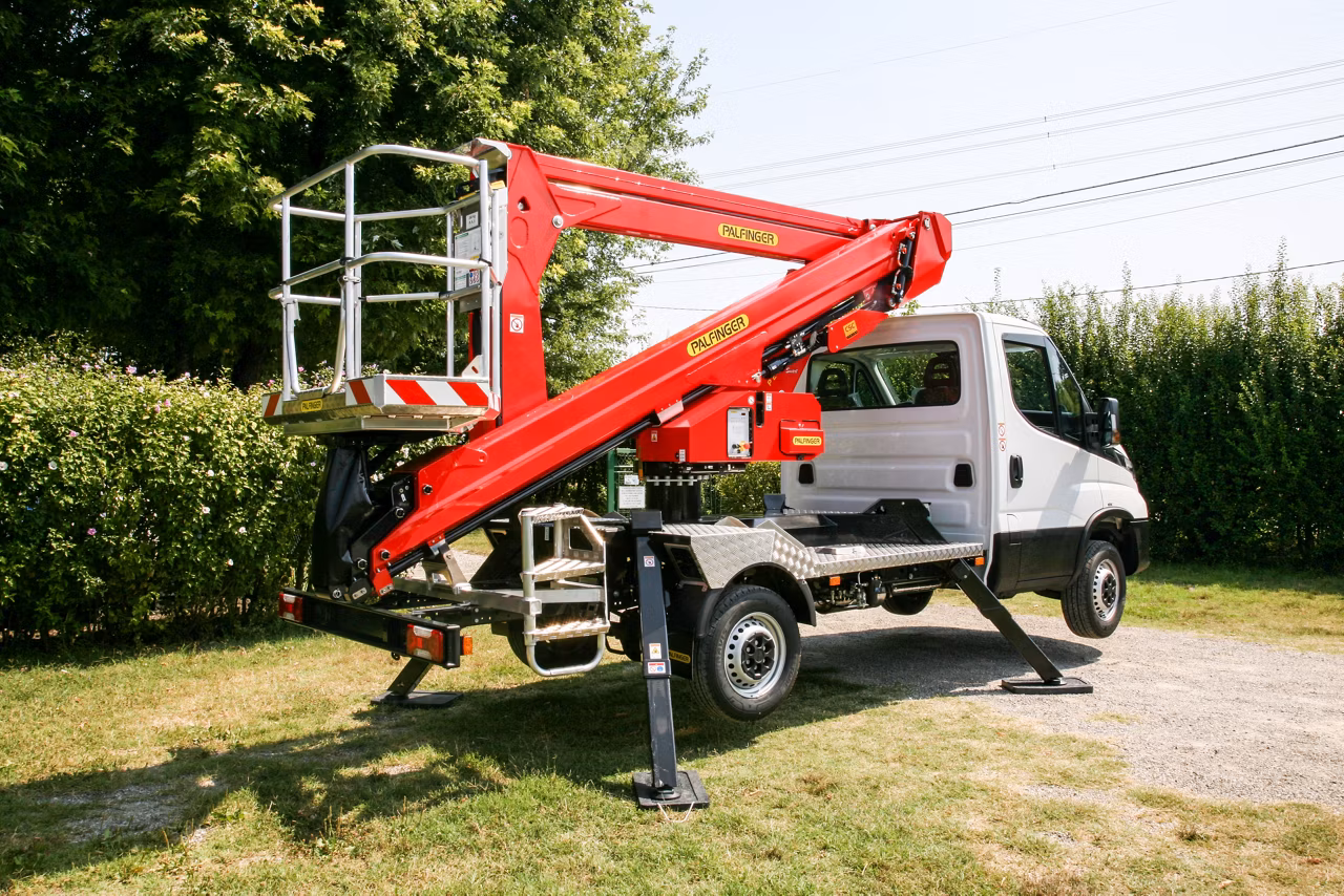 Auto hydraulic lift Palfinger P 240 A-E