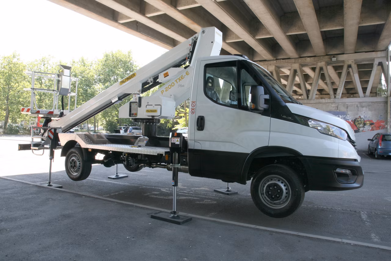Auto hydraulic lift Palfinger P 200 TXE-E Smart Plus