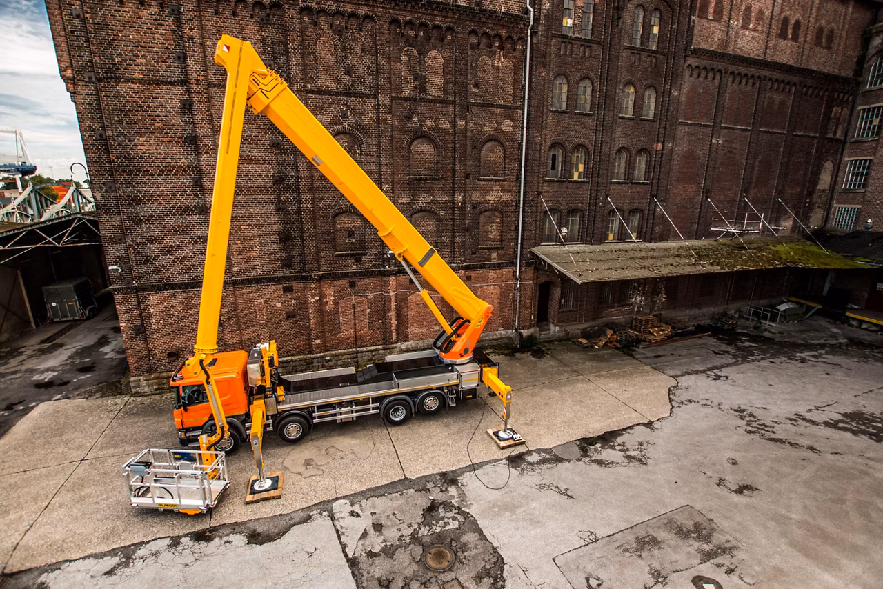 Auto hydraulic lift Palfinger P 640