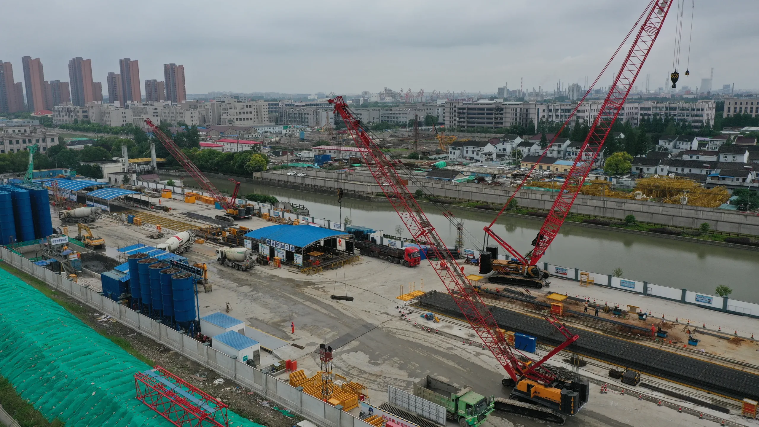 200 – 320T Lattice Boom Crawler Crane