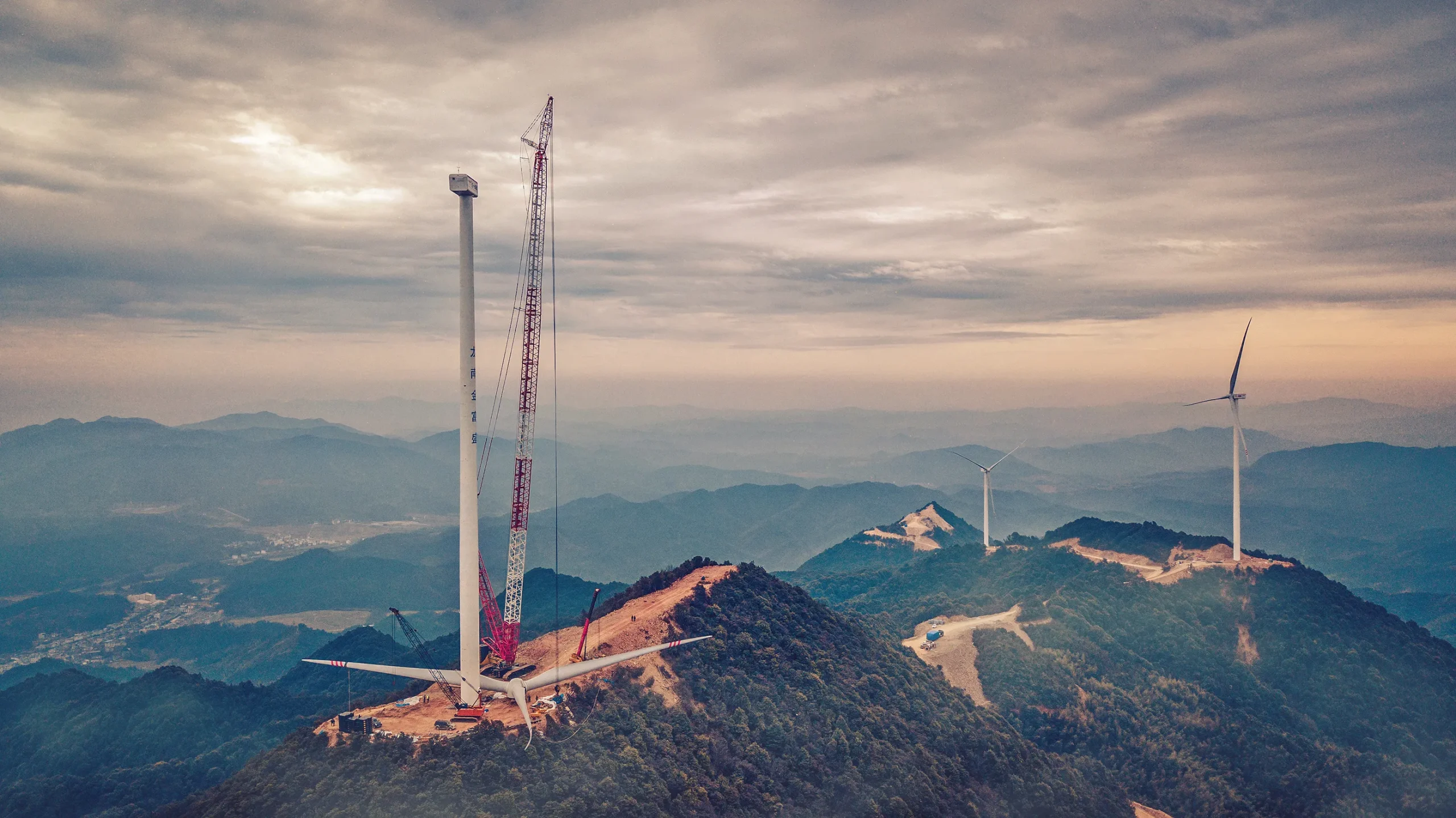 Over 350T Lattice Boom Crawler Crane