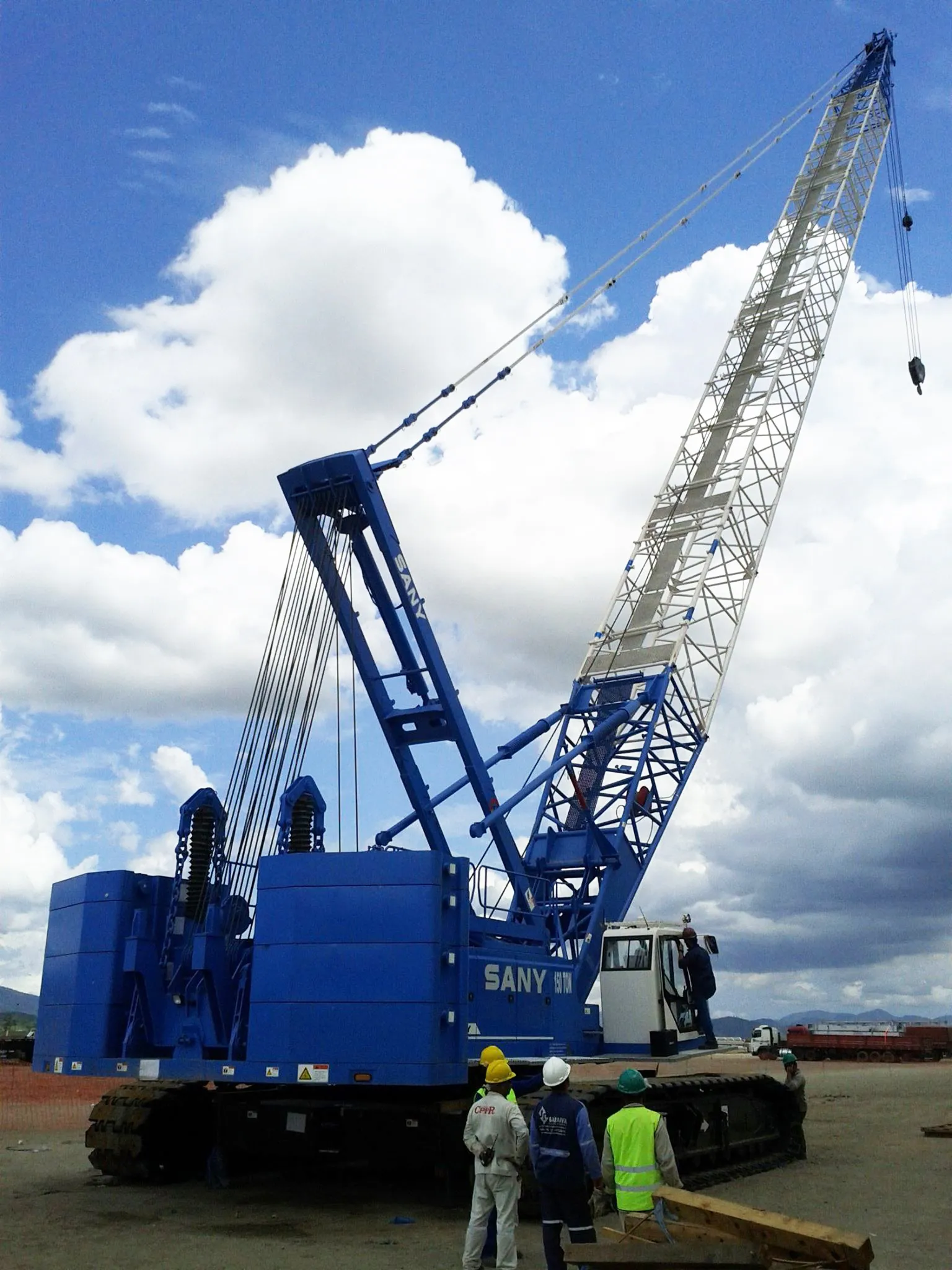 Гусеничний кран з решітчастою стрілою вагою 135 – 180T