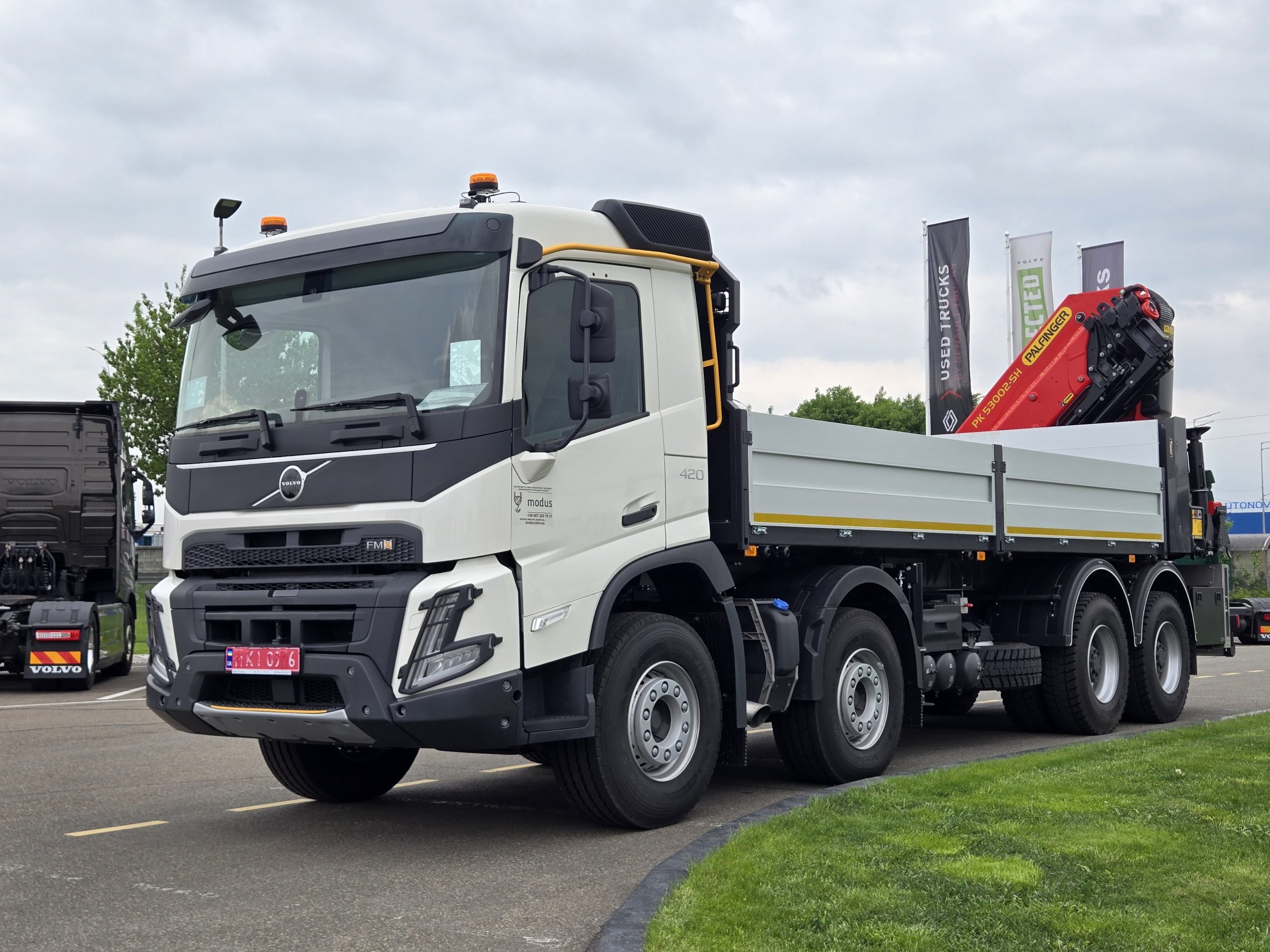 PALFINGER heavy-duty crane installed on VOLVO FMX truck 8×4